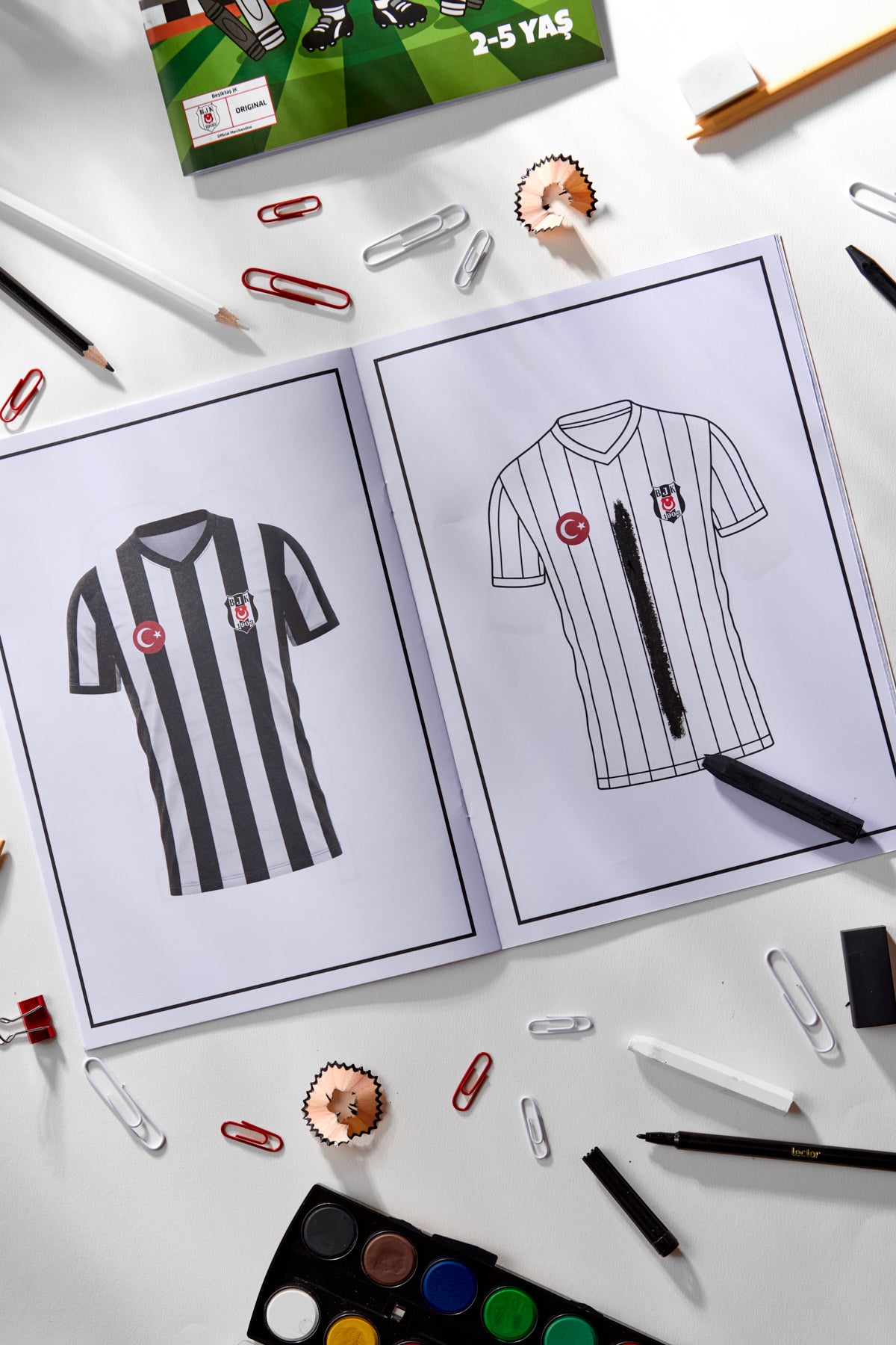 Beşiktaş Boyama Kitabı Efsane Formalar 5 Yaş Üzeri - Sticker Hediyeli Lisanslı Orijinal