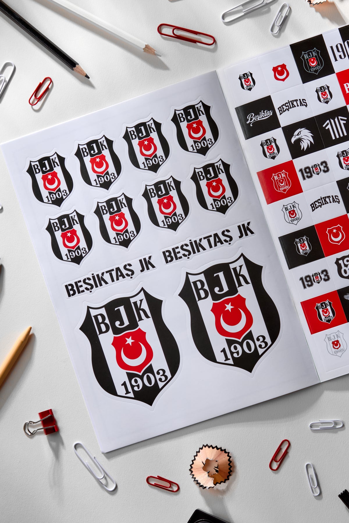 Beşiktaş Boyama Kitabı Efsane Formalar 5 Yaş Üzeri - Sticker Hediyeli Lisanslı Orijinal
