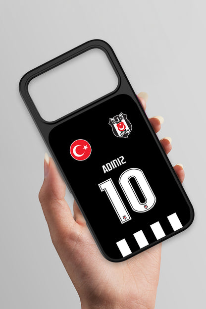 Beşiktaş Kişiye Özel Siyah Forma iPhone 17 Pro Max Cam Kılıf