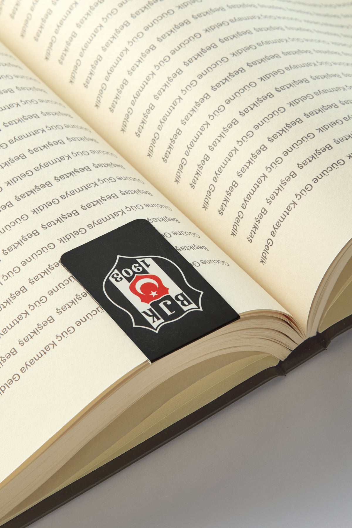 Beşiktaş Retro Arma Mıknatıslı Kitap Ayracı
