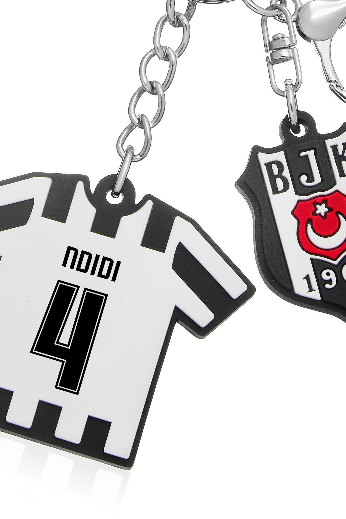 Wilfred Ndidi 4 Forma Charm ve Beşiktaş Arma
