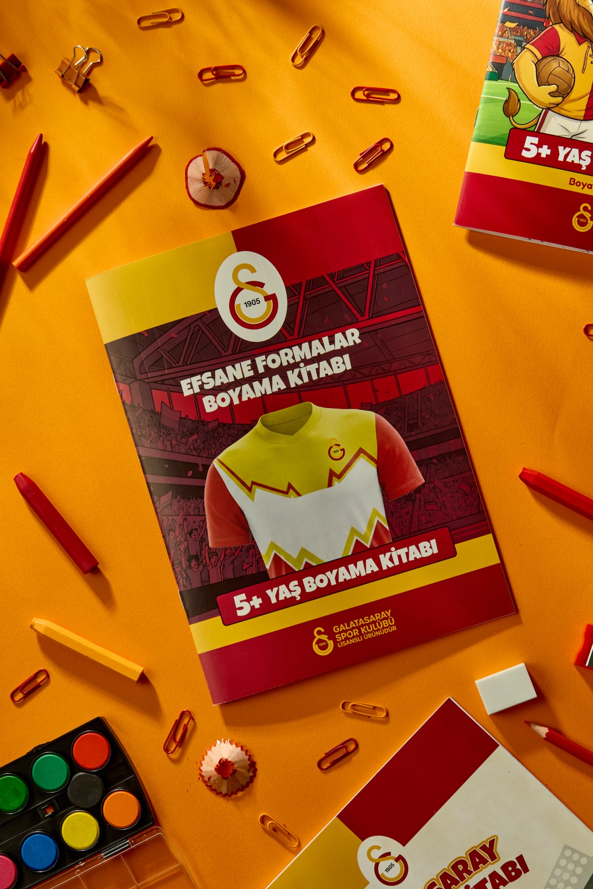 Galatasaray Boyama Kitabı Efsane Formalar 5 Yaş Üzeri - Sticker Hediyeli Lisanslı Orijinal