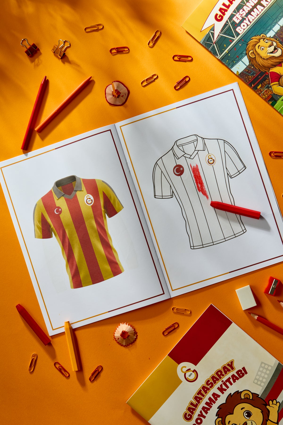 Galatasaray Boyama Kitabı Efsane Formalar 5 Yaş Üzeri - Sticker Hediyeli Lisanslı Orijinal