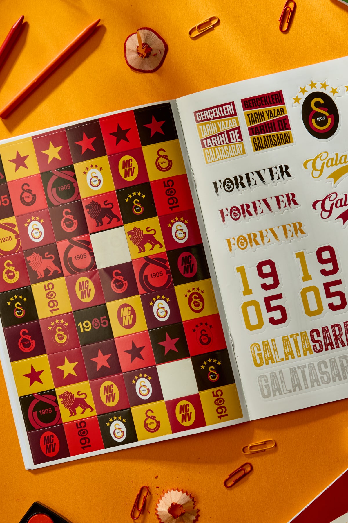 Galatasaray Boyama Kitabı Efsane Formalar 5 Yaş Üzeri - Sticker Hediyeli Lisanslı Orijinal