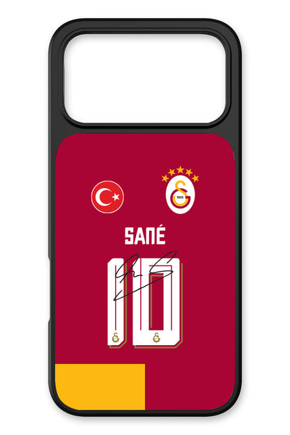Galatasaray Leroy Sane Parçalı Forma İmzalı iPhone 18 Pro Max Cam Telefon Kılıfı
